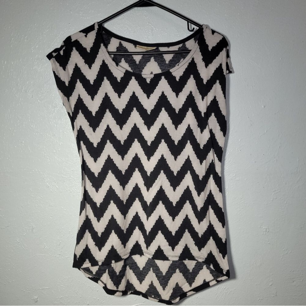 Bobbie Brooks Small Black and White Zigzag Print Top